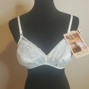 Vintage deadstock Ashley Taylor sheer lace with floral details cream bralett Bra